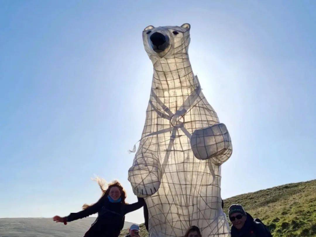 图片来源:the art newspaper在伦敦,艺术家马修-罗西尔(matthew