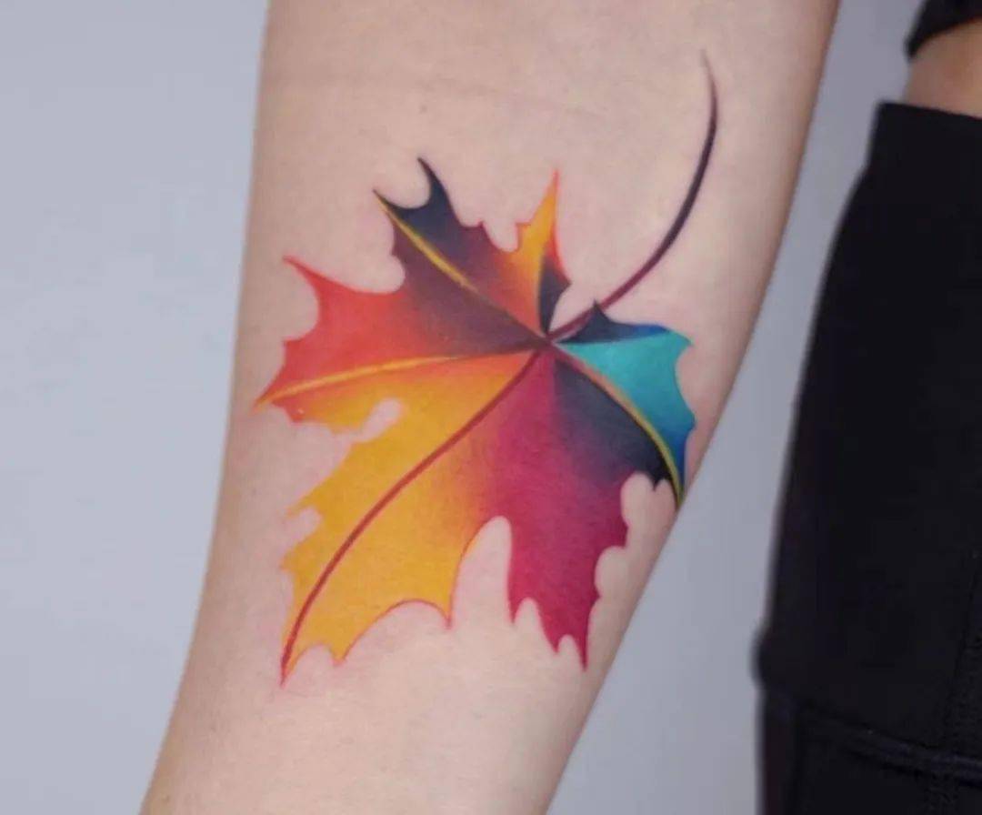 一叶知秋的枫叶纹身_枫树