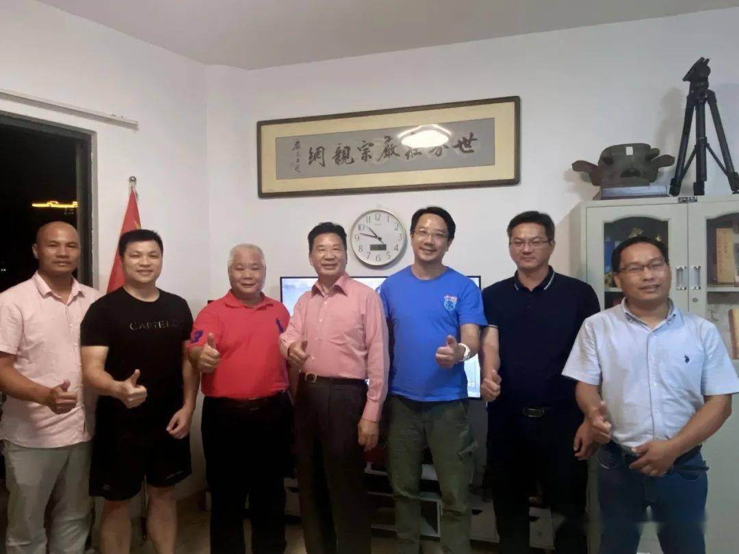 庄一洲和父亲庄永竞乡贤一同回乡省亲,昨晚在世界庄严宗亲网交流分享