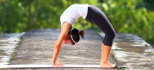 体式|35岁后一吃就出来的假性游泳圈，15分钟腹部拉伸术后不见了||答疑解惑