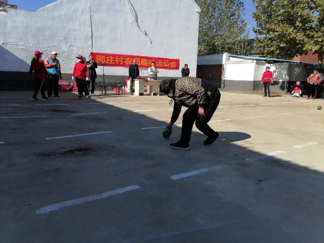 新时代文明实践邵庄村农民运动会欢乐开赛跳绳滚南瓜袋鼠跳摸石过河有