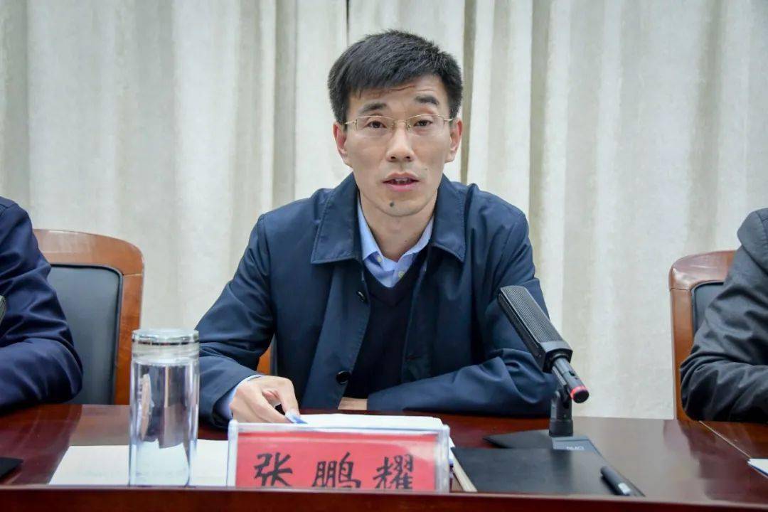 县委副书记,政府县长 张鹏耀张鹏耀指出,距离全年结束