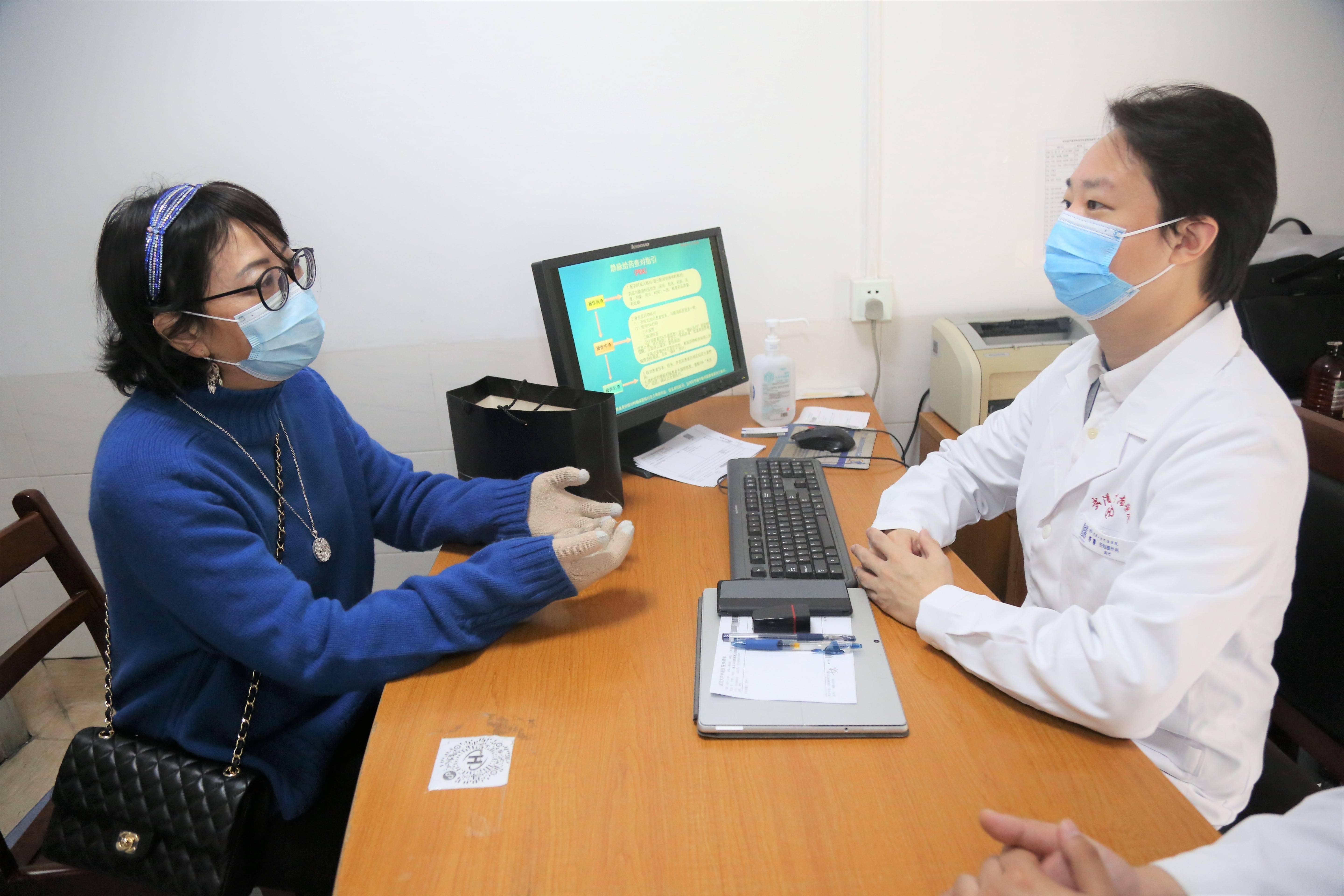 切胃手術後減了110斤五旬女子織圍巾感謝醫生