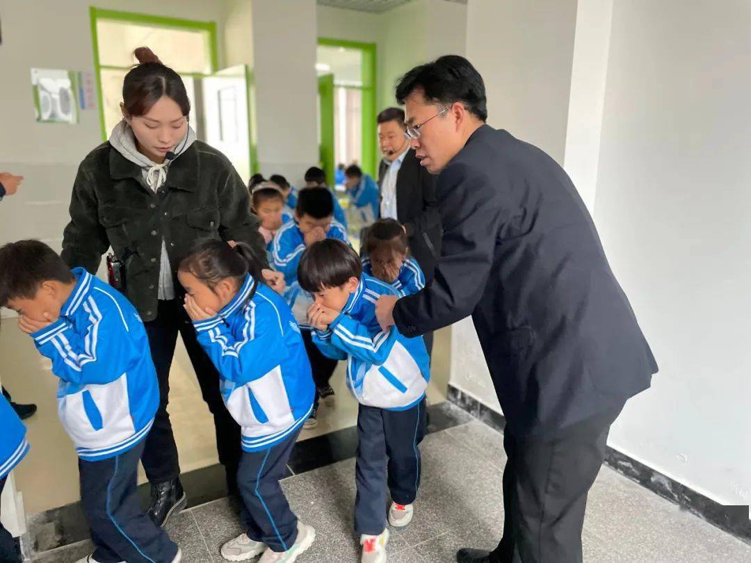 安全演练消防安全铭记于心曹县迎宾路小学消防安全主题活动