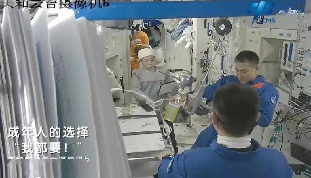 出舱任务圆满成功！听说航天员配枪上太空，出舱要带吗？