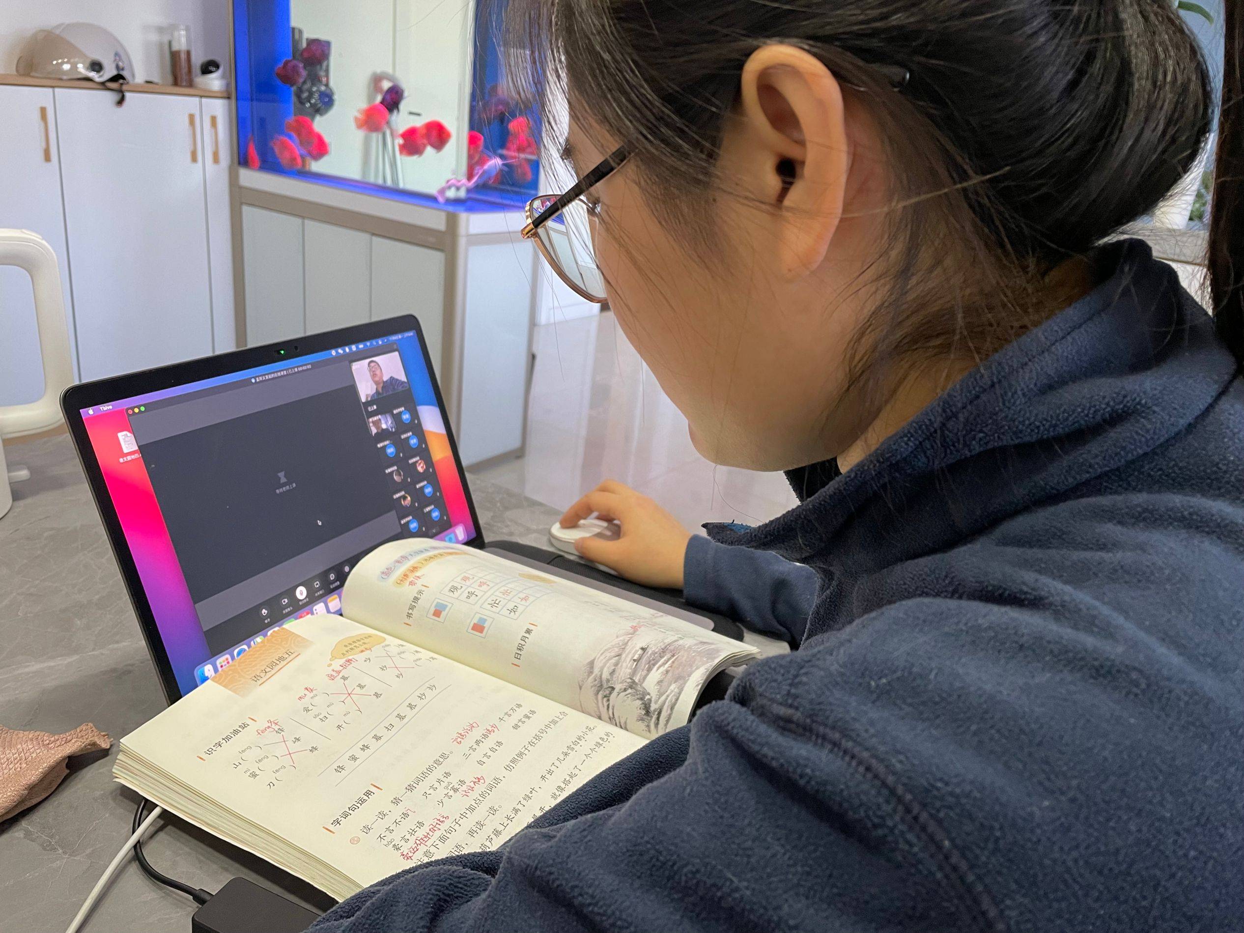 空中课堂 雪中温情_供暖