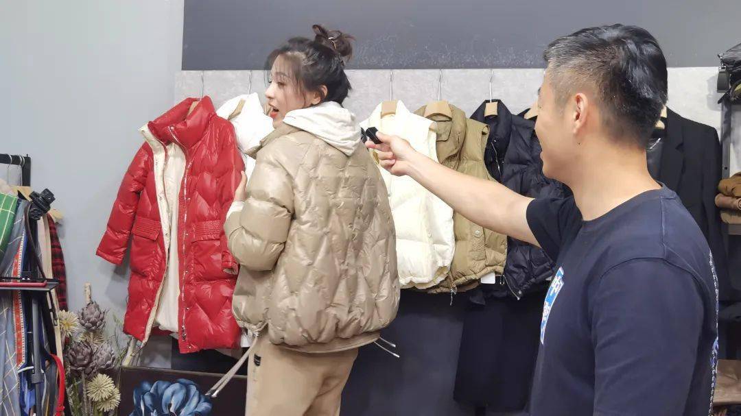 亲爱的生活76|从四季青老板娘转行服装直播,这个开化姑娘常说:衣服