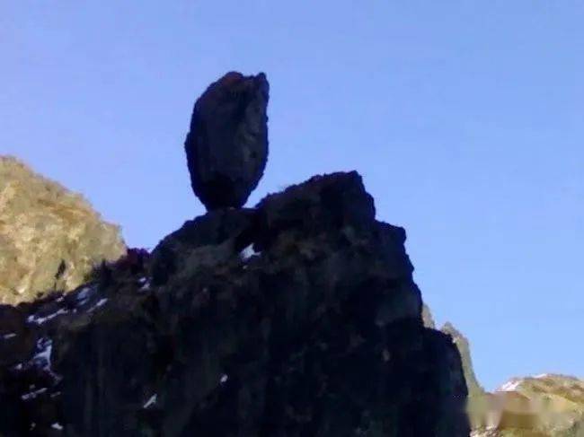 乌鲁木齐自驾一日游之艾维尔沟悬石