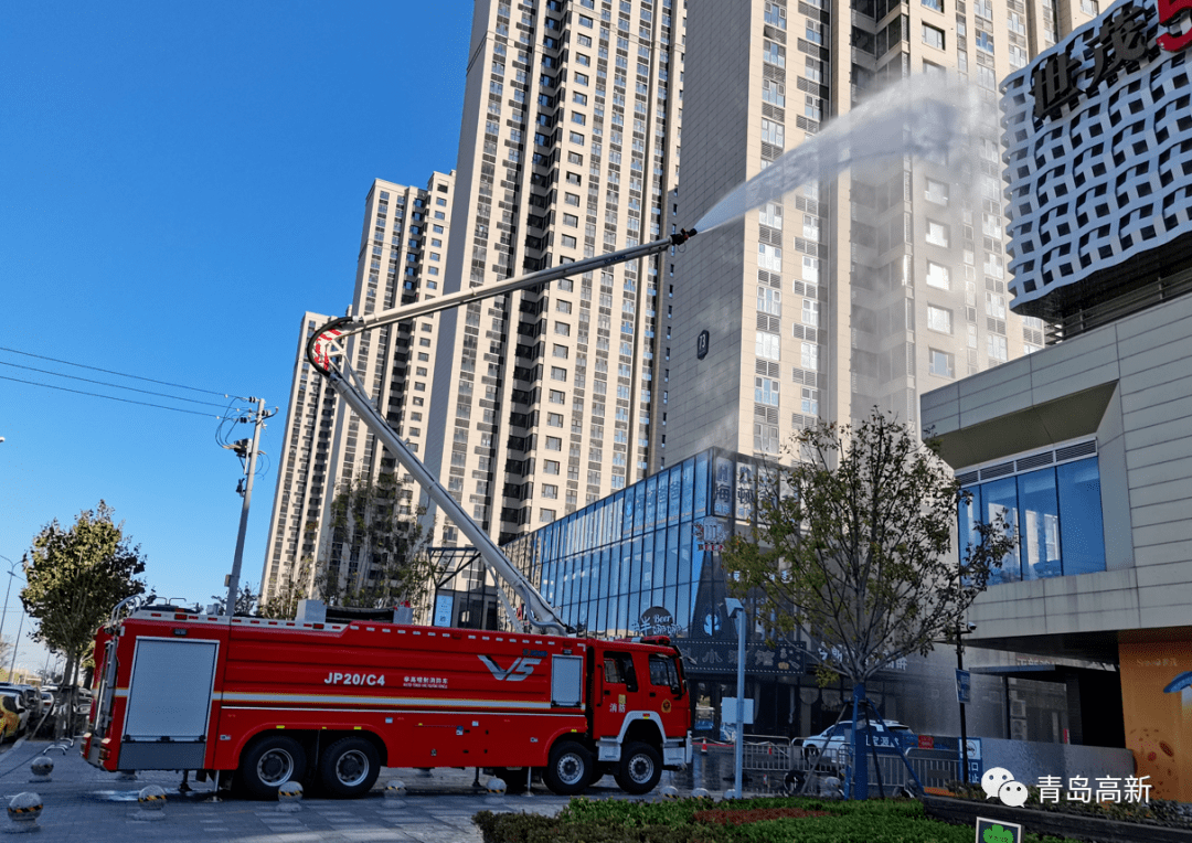 青岛高新区消防救援大队开展大型商业综合体消防实战演练