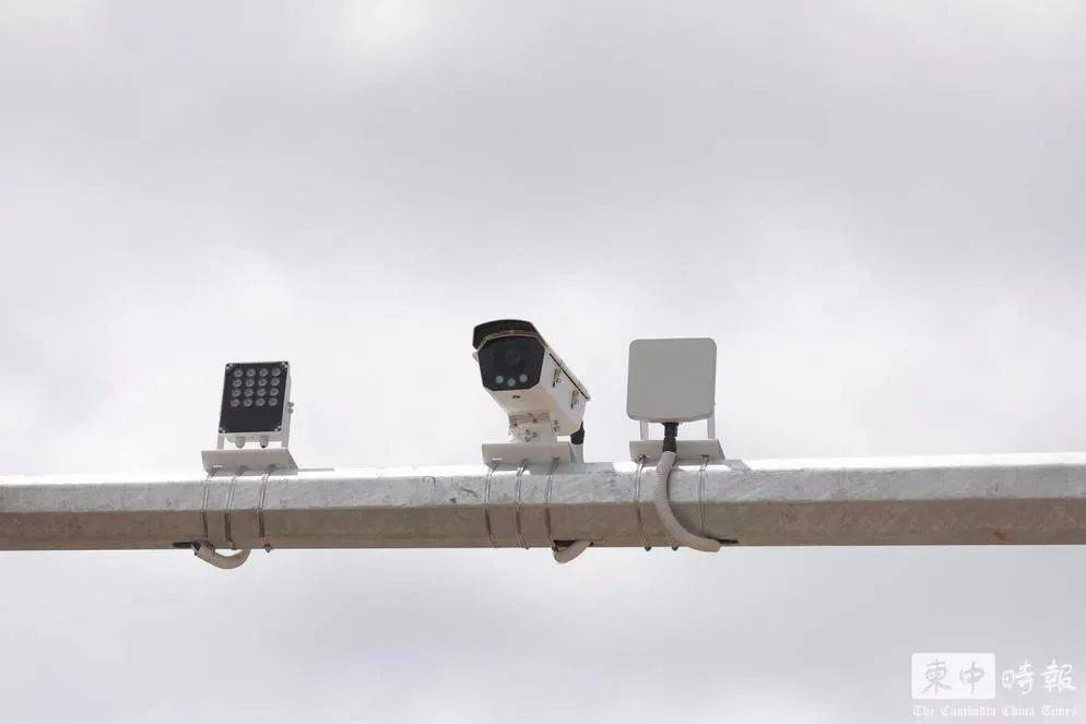 3号公路测速摄像头司机接打电话都会被抓拍