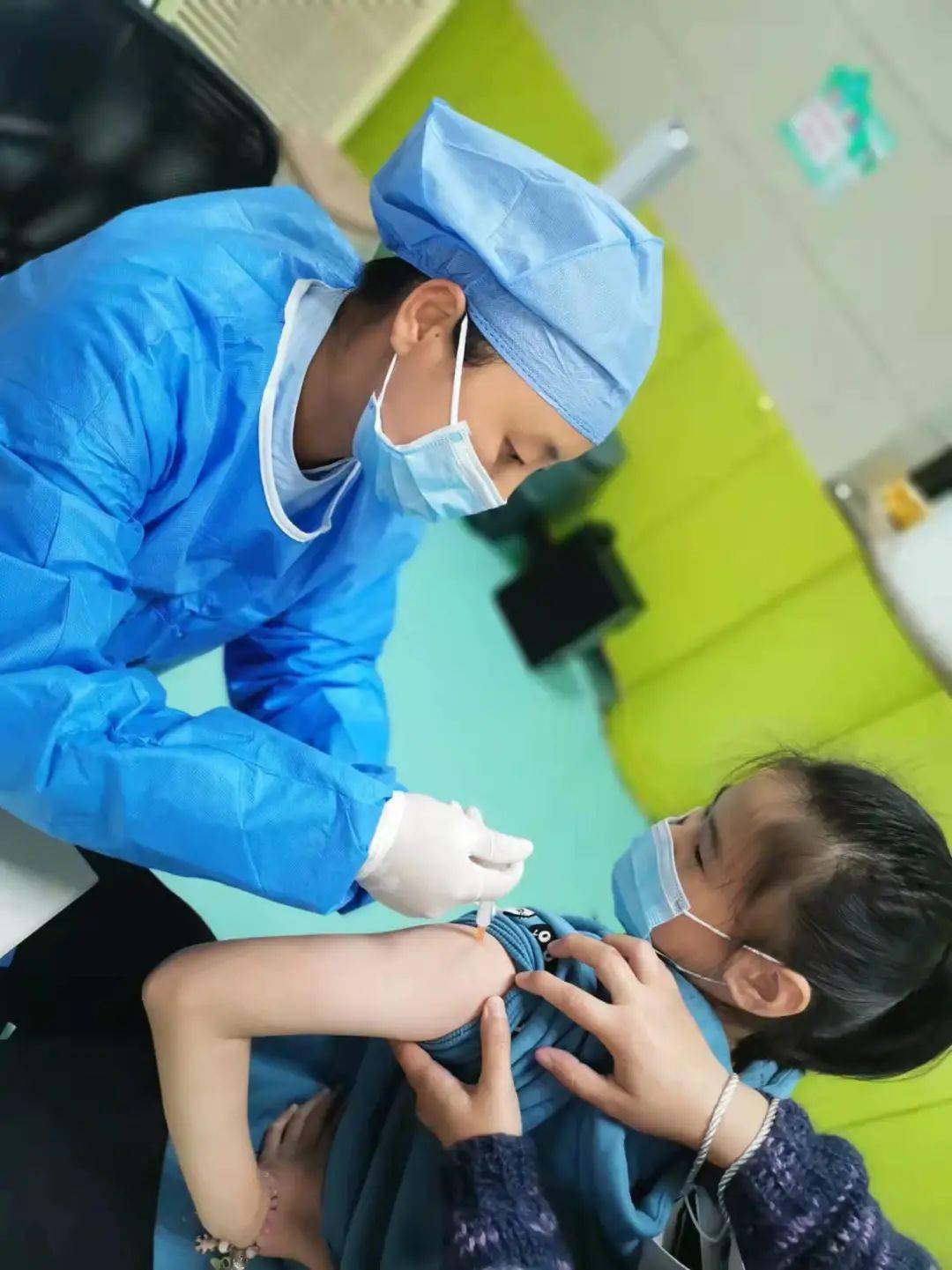 抗疫防疫我参与接种疫苗我先行百小学生疫苗接种记