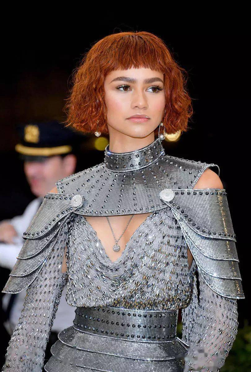 团队时尚奥斯卡CFDA 今日举办，新生代偶像Zendaya 获得时尚偶像奖！