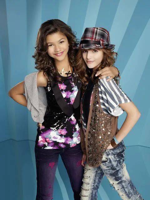 团队时尚奥斯卡CFDA 今日举办，新生代偶像Zendaya 获得时尚偶像奖！