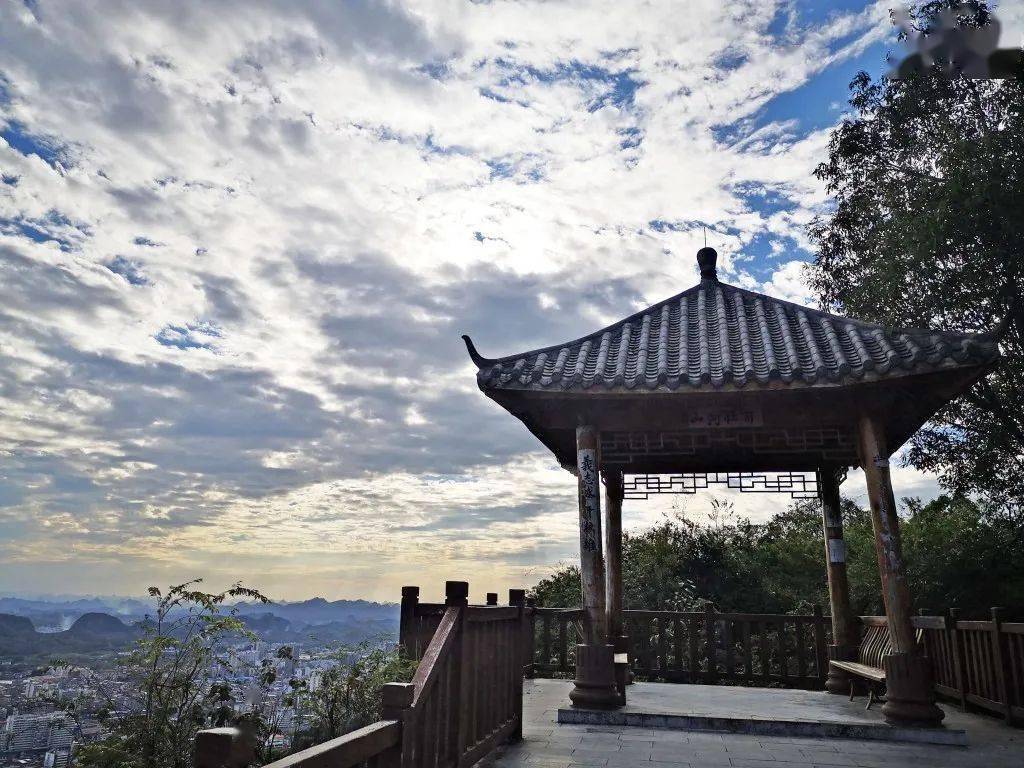 【兽哥逛宜州】会仙远眺——登会仙而览秀城_仙山