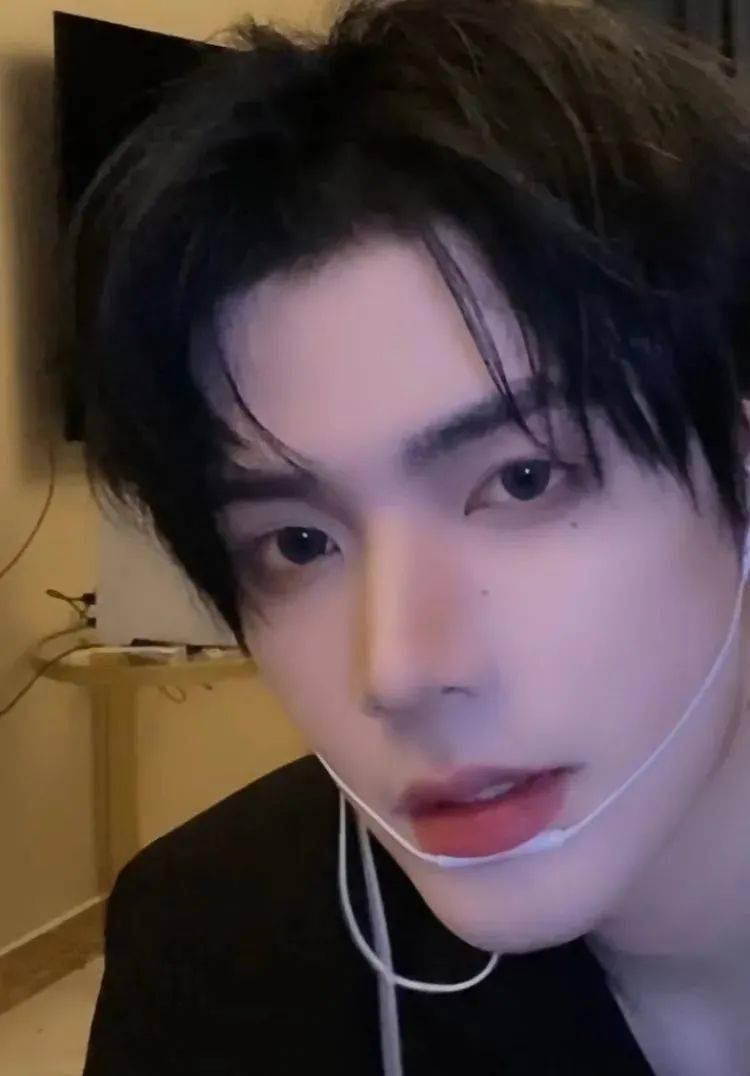 杨洋颜值突变成李光洙只需要一场抖音直播