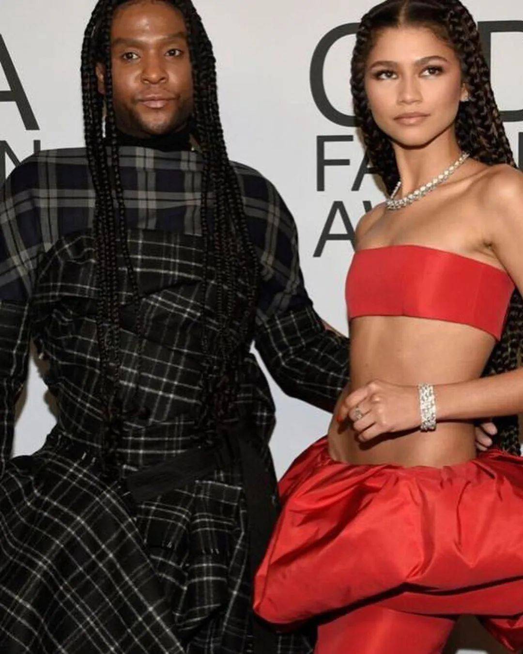团队时尚奥斯卡CFDA 今日举办，新生代偶像Zendaya 获得时尚偶像奖！