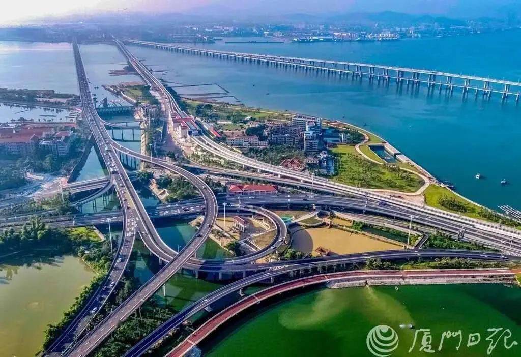 岛交通通道形成四桥两隧,地铁三线出岛的格局,翔安大桥建设稳步推进