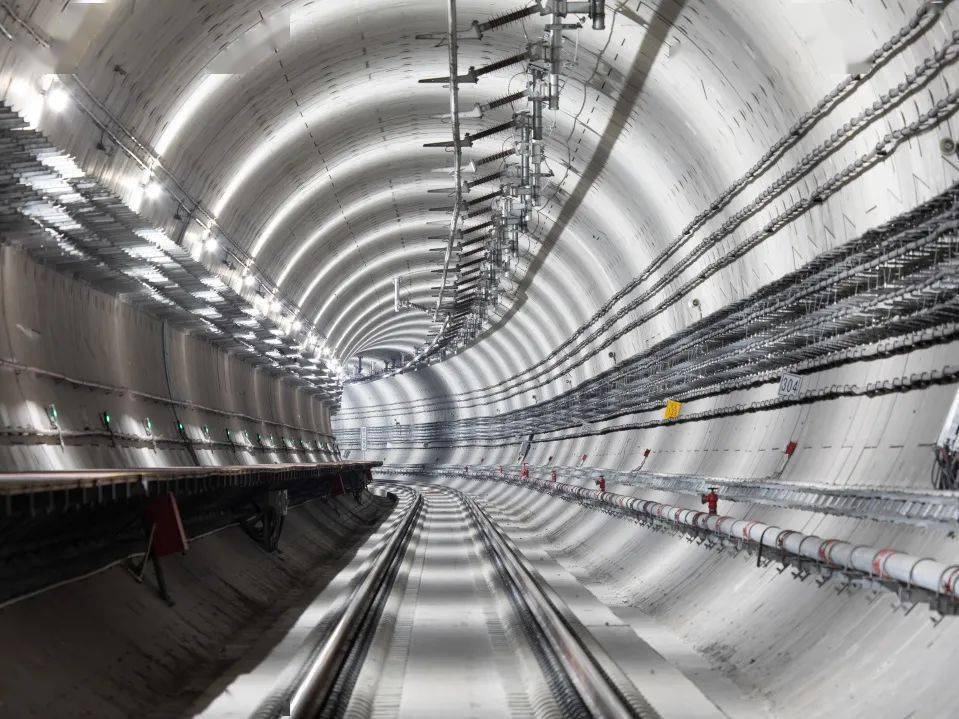 中铁六院集团电化院自主研发的"时速160公里架空刚性接触网技术"获评