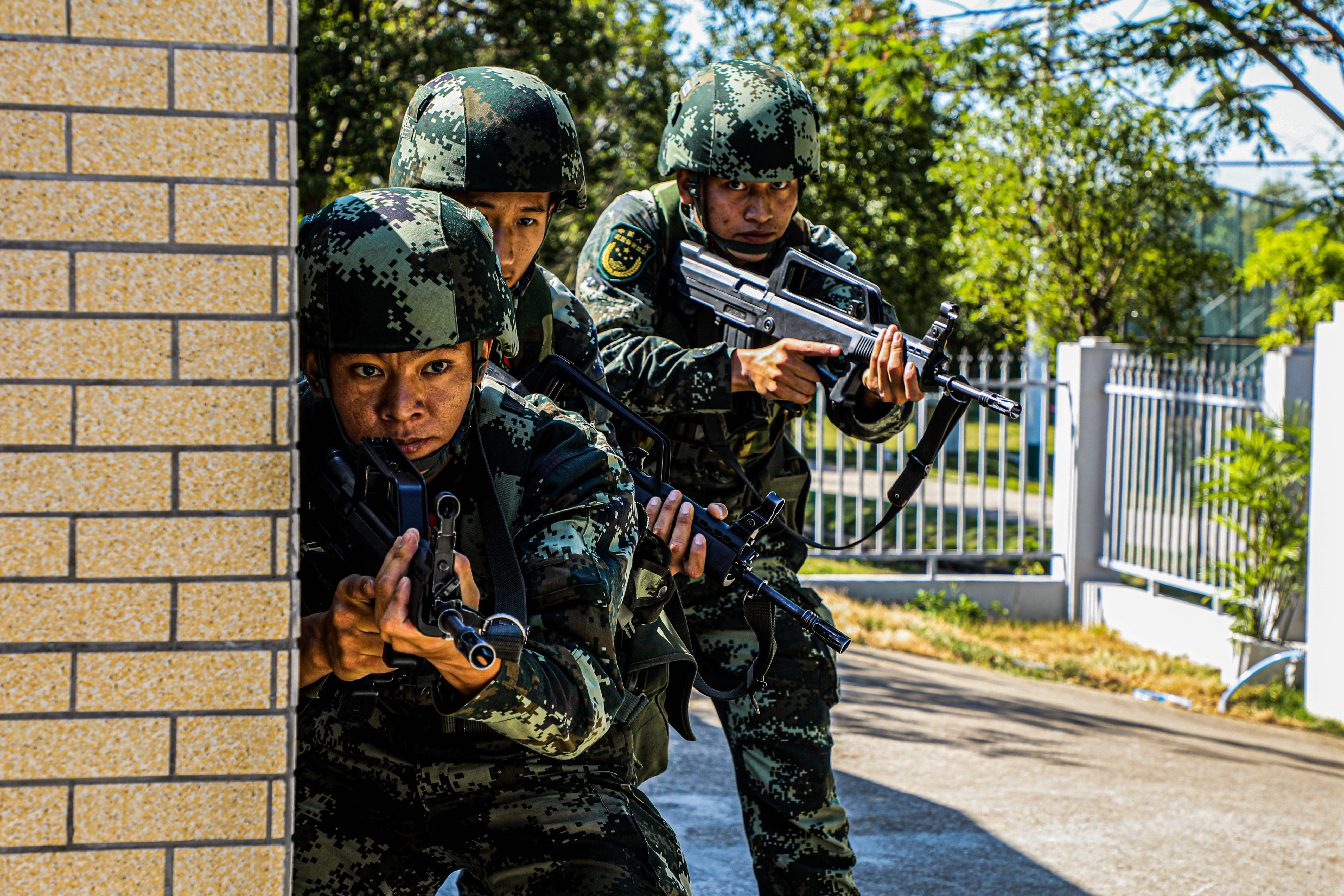 军警图片野外图片