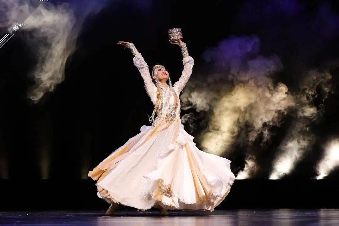 舞蹈作品欣赏系列中央民族大学舞蹈学院李美静蒙古族独舞敬