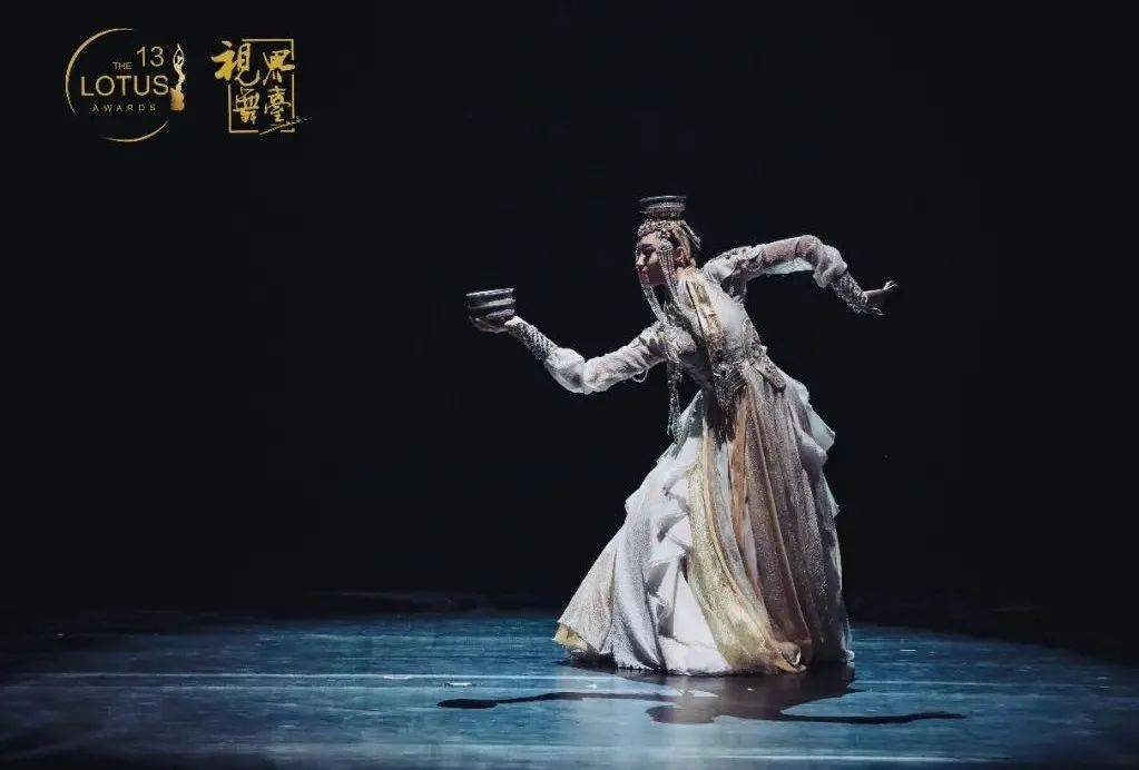 舞蹈作品欣赏系列中央民族大学舞蹈学院李美静蒙古族独舞敬