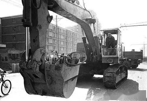 设备要单反何用？手机照样拍出自行车大片！