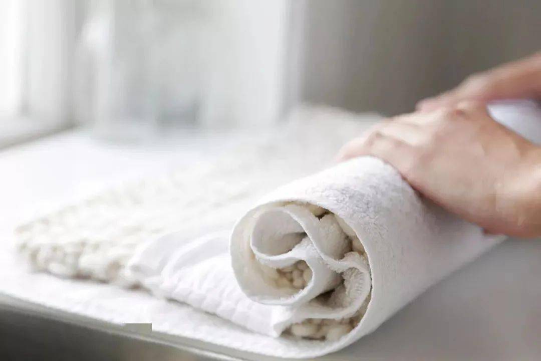 做工 一件双面呢大衣要好几万？凭什么这么贵？