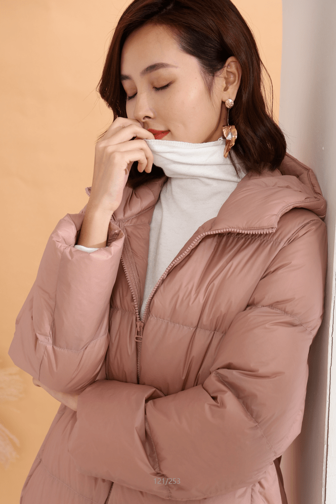 经典有你整个秋冬都暖暖的，时髦又显瘦轻薄羽绒服，百元穿出“千元”档次