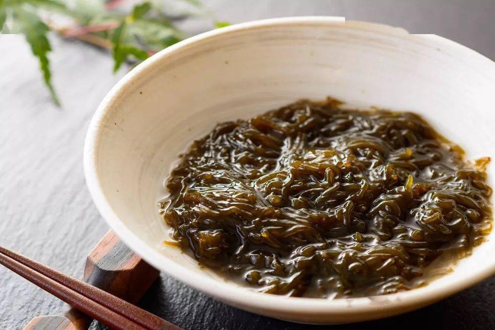 水云也叫海发菜或日本发菜,只生产在无污染的干净水域,本身没有什么