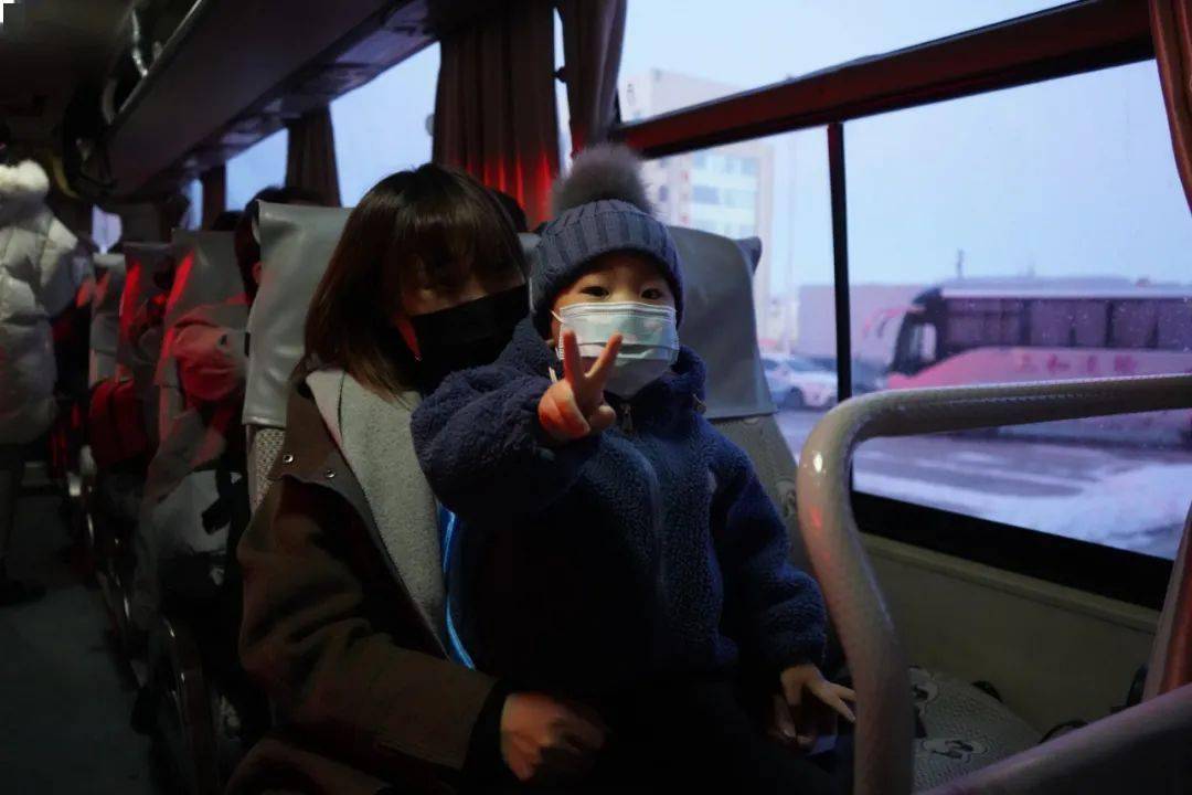 隔离|6批次2078人，阿左旗承接滞留额济纳旗游客陆续返程