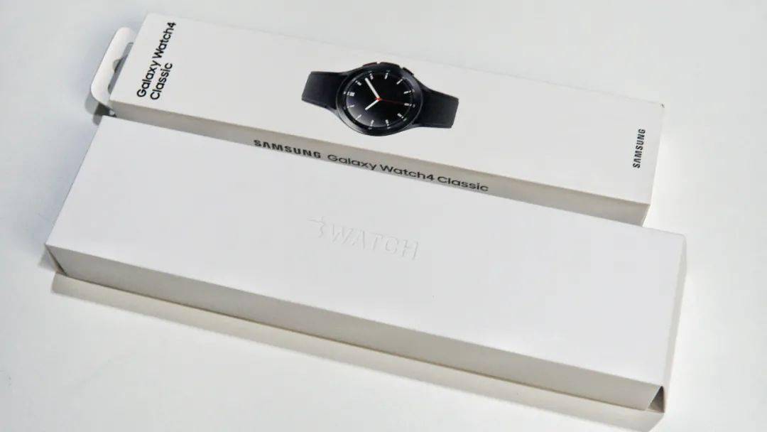 强大的Apple Watch终于遇到了对手，三星的这款没准更好用。