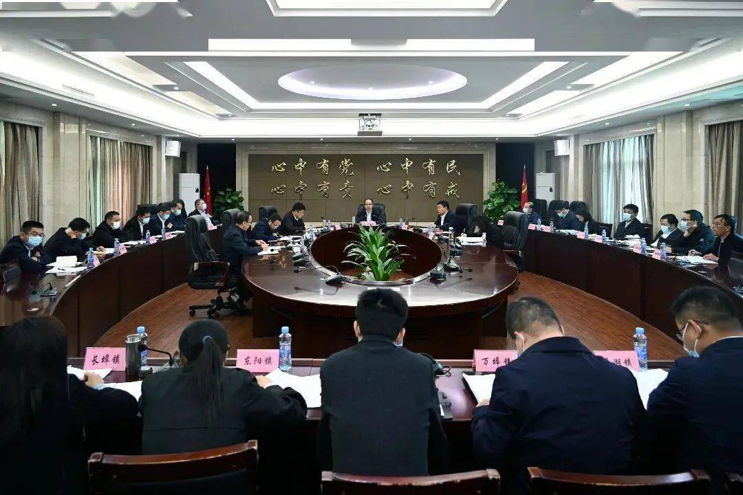 县委副书记,县长罗国栋,县委副书记凌敏杰及县领导刘彬,胡志娟出席