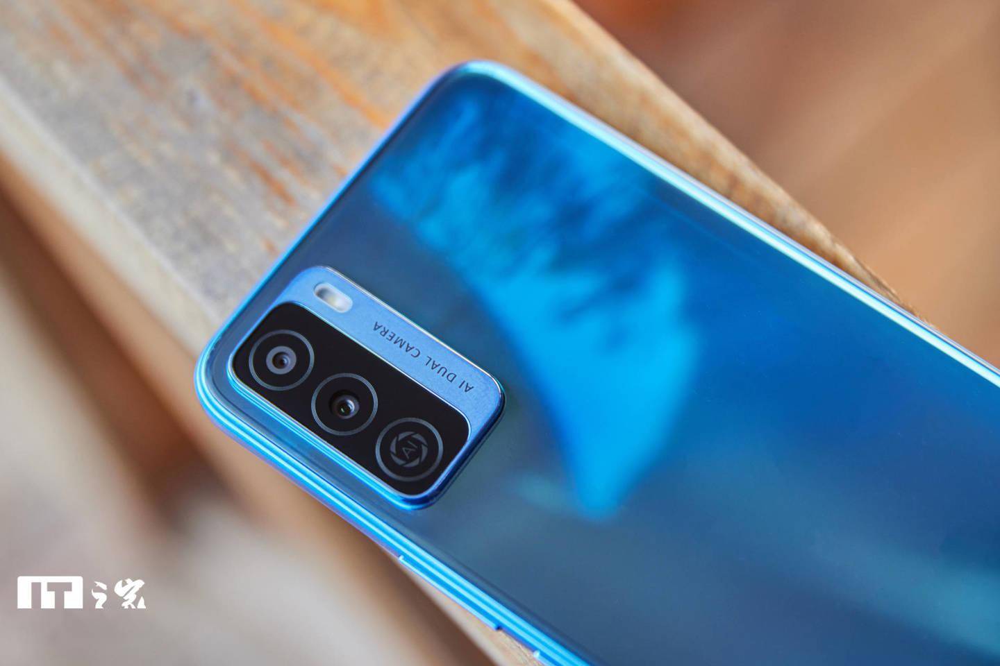 联通 U-MAGIC 优畅享 30e 5G 手机上手：做工扎实的千元机选手