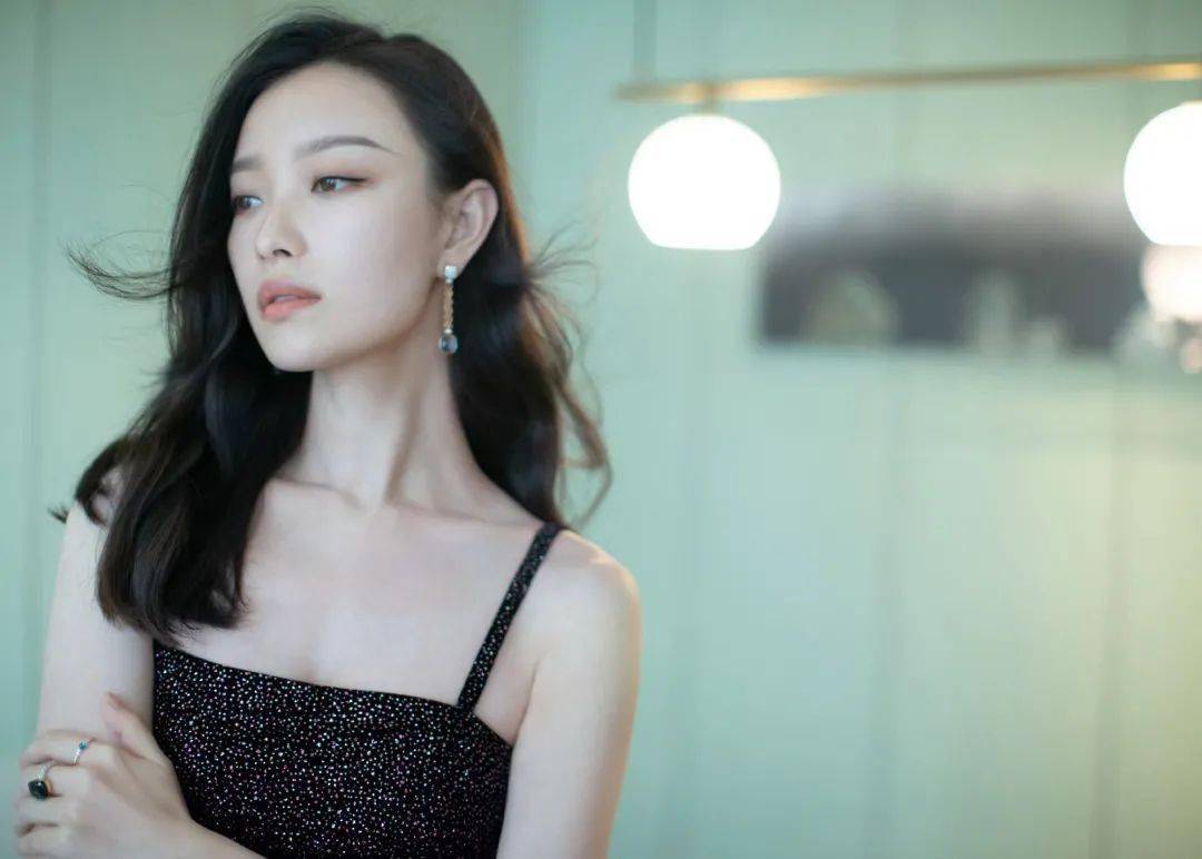 发型看了李庚希周雨彤的长发，我更想剪短头了