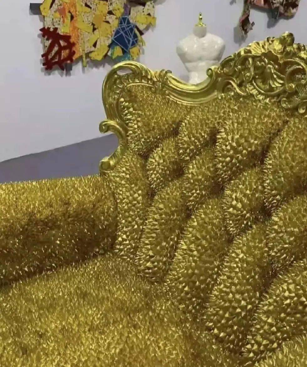 这金灿灿的沙发,你敢坐吗?_榴莲