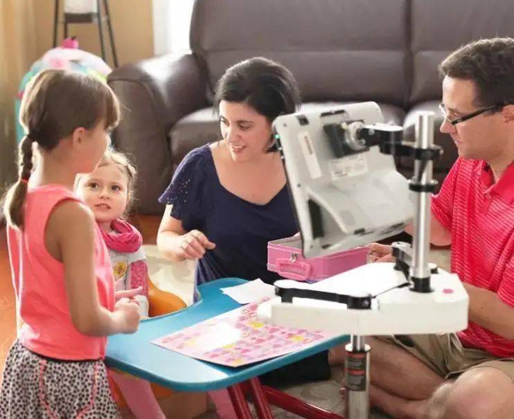 有了这个套件，残障人士可通过眼动追踪使用 iPad