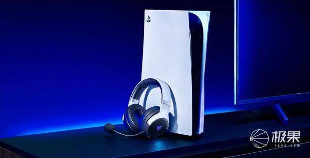 PS5顶级外设来了！雷蛇全新耳麦和快充底座，超高语音清晰度，切换方便，最低369起！