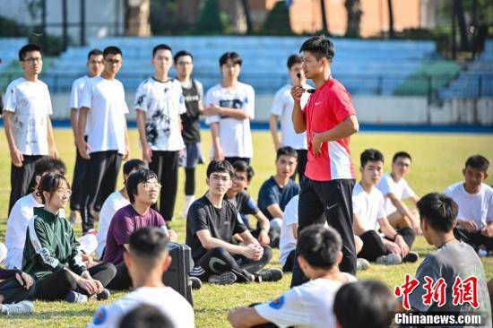 步伐|苏炳添暨南大学分享体验课开课