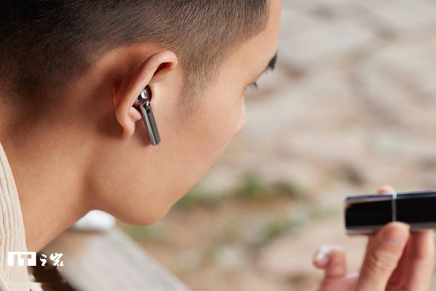 【IT之家开箱】华为 FreeBuds Lipstick 口红耳机图赏：声色由我