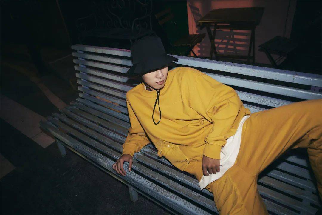 夏飞垅 | u.g.c秋冬大片:不被定义的潮流青年,尽情"发光"