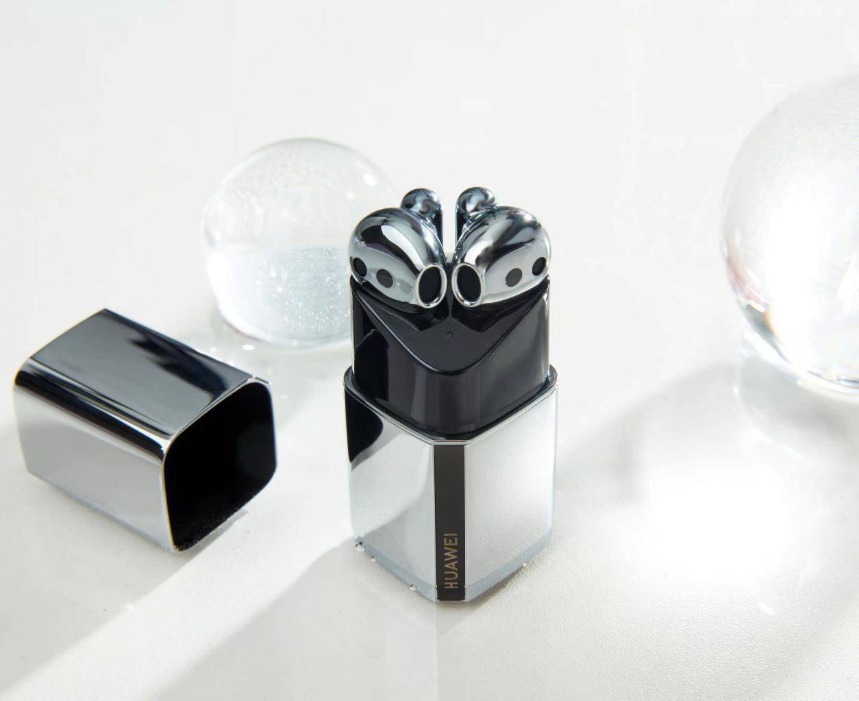 女性 TWS 降噪耳机新选择：华为“口红耳机”颜值实力同步在线