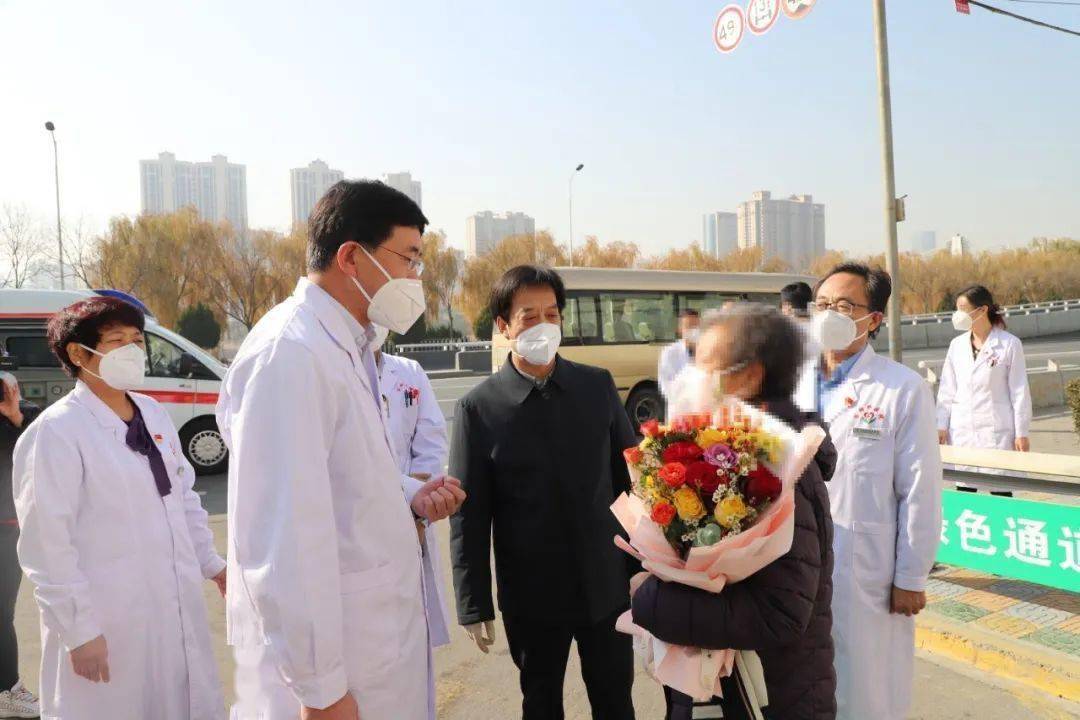 疫情|回家了！甘肃省本轮疫情首例新冠肺炎患者康复出院