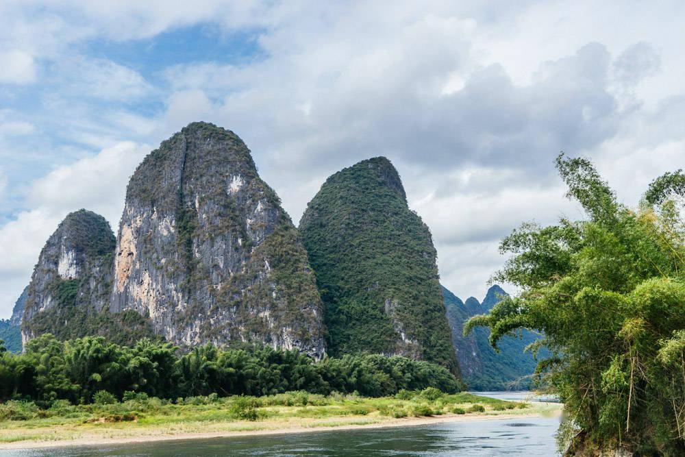 人民币背后的风景,十分著名的阳朔九马画山,一定要来看看_石壁