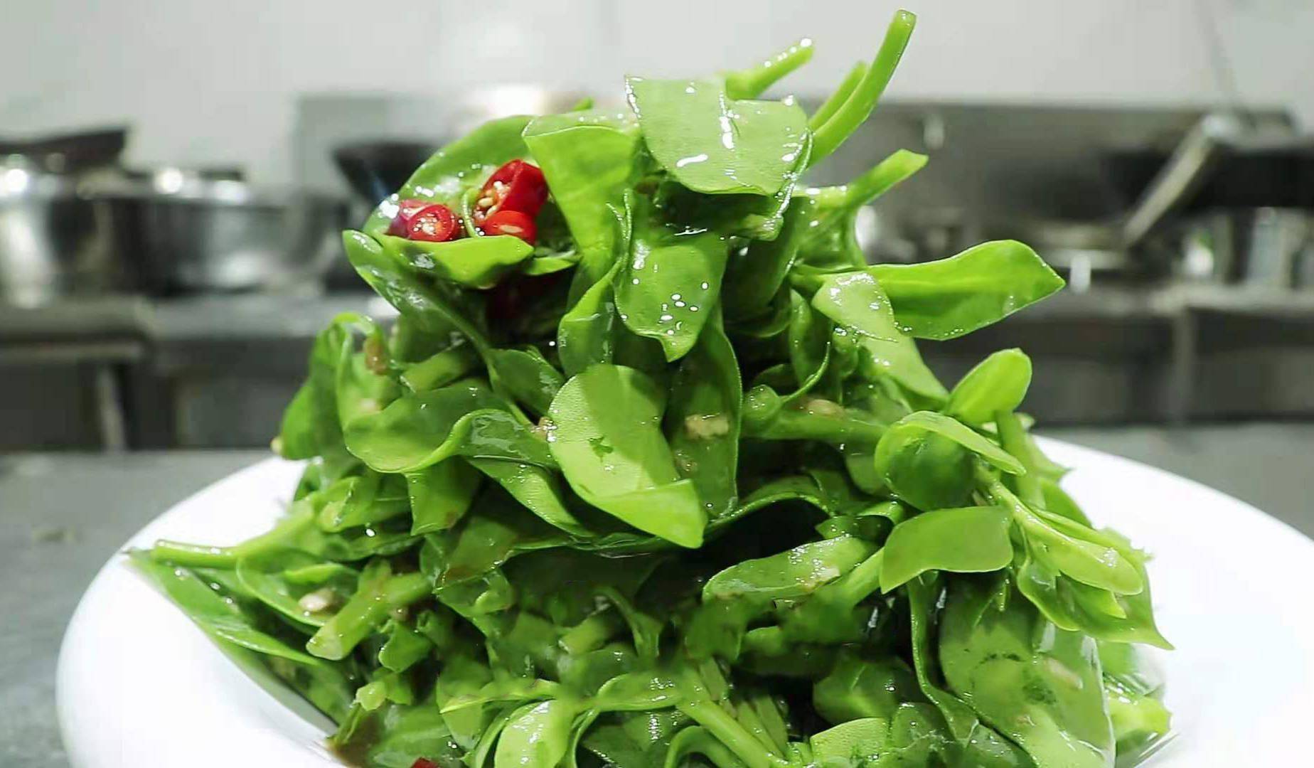 夏季,人们都喜欢喝点冰镇的饮料,吃点清凉爽口的食物,各种热菜热饭