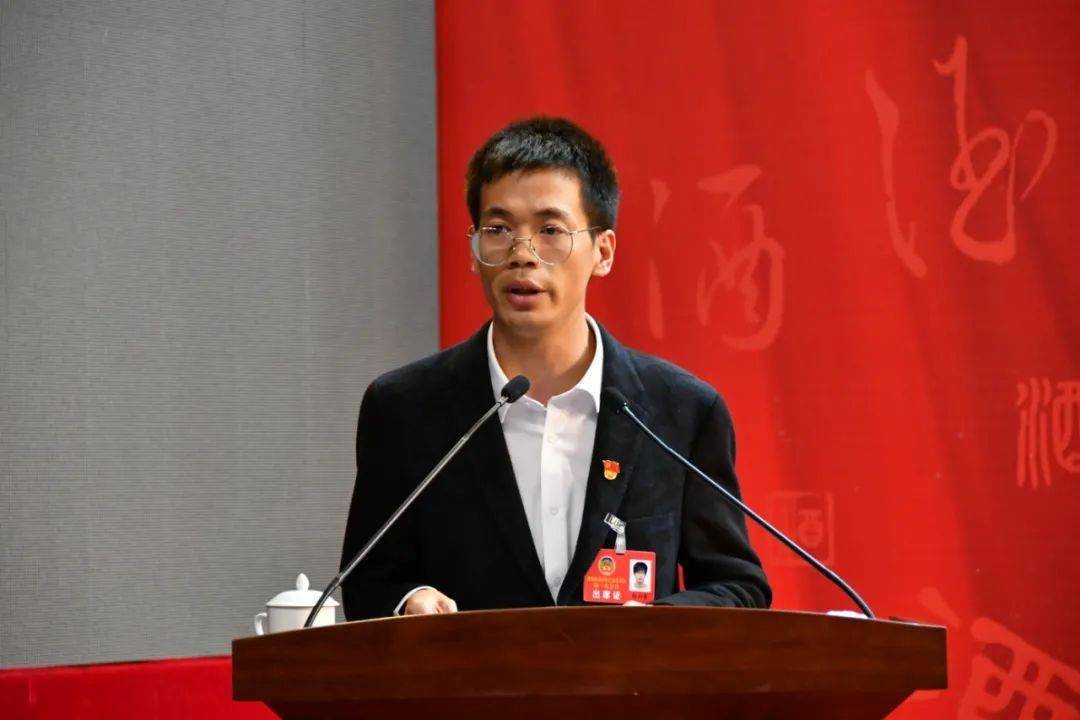 市政协委员 向山青