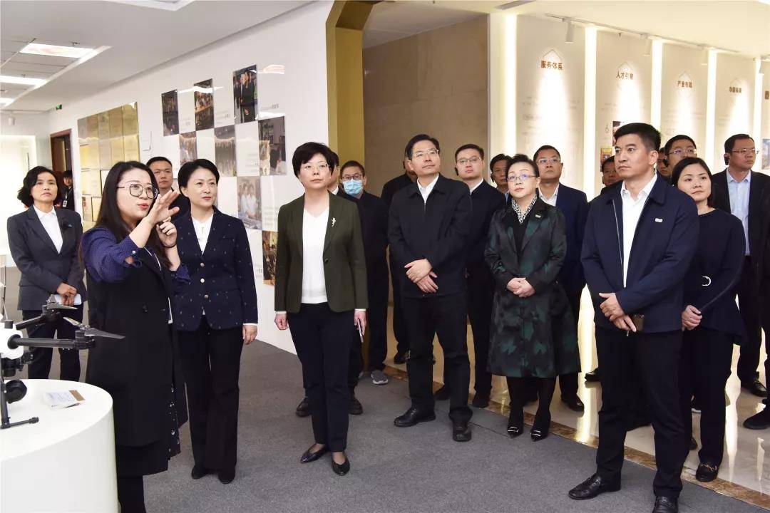 无锡高新区党政代表团赴昆山市苏州高新区相城区苏州工业园区学习考察
