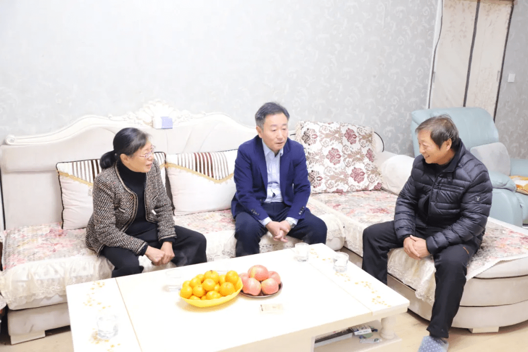 为把党风廉政建设工作引向深入,关心了解纪检监察干部家庭实际情况