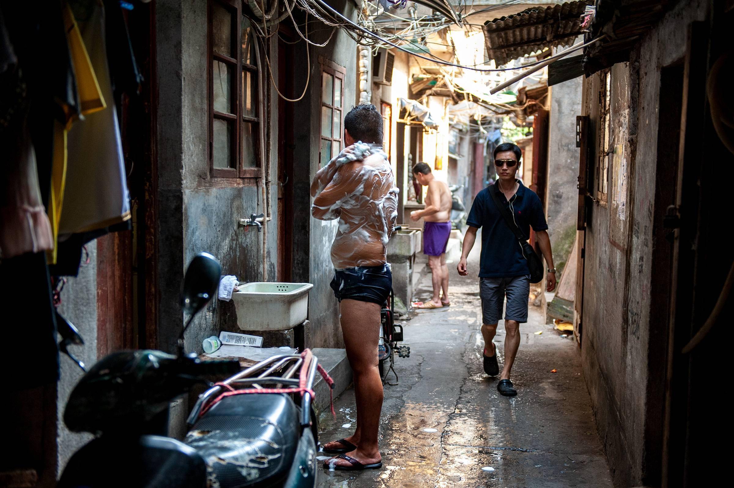 上海|摄影家楼定和过世：上海“另一半人的生活”的影像如何不散失