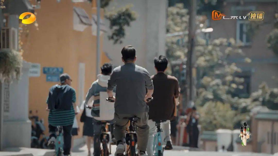 湾区|《大湾仔的夜》开播遭全网吐槽！三菜一汤卖1600元？吓死广州人！