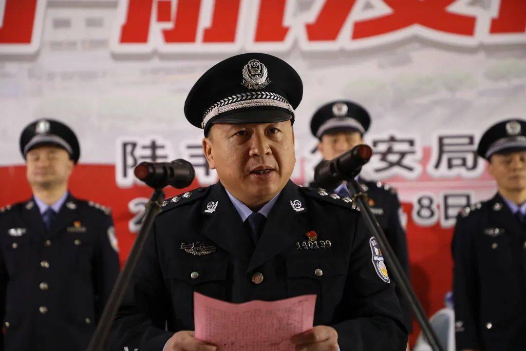 陆丰公安捣毁两处涉黄窝点,现场带回涉黄违法犯罪嫌疑人56名